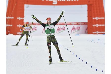 Dreifach-Sieg für Kombinierer: Rießle gewinnt vor Rydzek und Frenzel Dreifach-Sieg für Kombinierer: Rießle gewinnt vor Rydzek und Frenzel