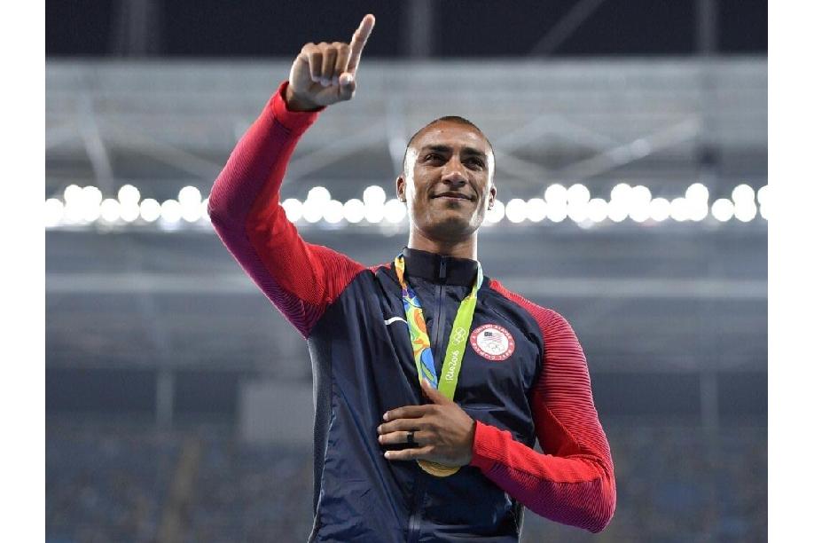 ZehnkampfOlympiasieger Eaton und VizeWeltmeisterin TheisenEaton