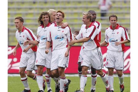 Der Torjubel von Paolo Rink (3.v.l.) nach seinem Tor bei Bayern München am 21. September 2002 sollte für lange Zeit der letz...