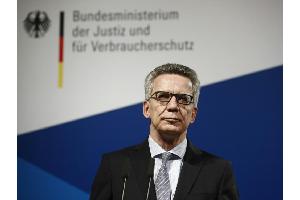 De Maizière fordert harte Strafen gegen BVB-Randalierer: "Hinter Schloss und Riegel"