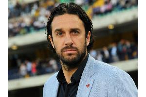 Luca Toni und Verona-Präsident Setti von Hooligans bedroht