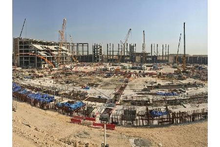 Katar pumpt 500 Mio. Dollar pro Woche in WM-Projekte Katar pumpt 500 Mio. Dollar pro Woche in WM-Projekte