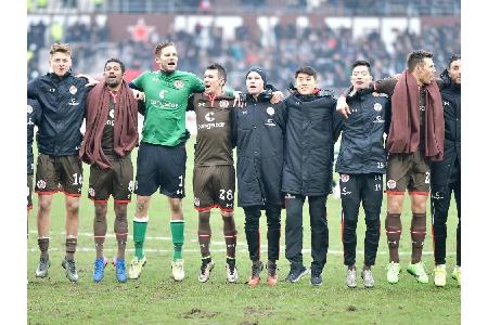 Geschmackloses Plakat: St. Pauli entschuldigt sich bei Dresden Geschmackloses Plakat: St. Pauli entschuldigt sich bei Dresden