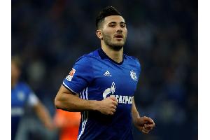 Schalker Kolasinac nach Nasenbeinbruch mit Maske - Weinzierl rotiert