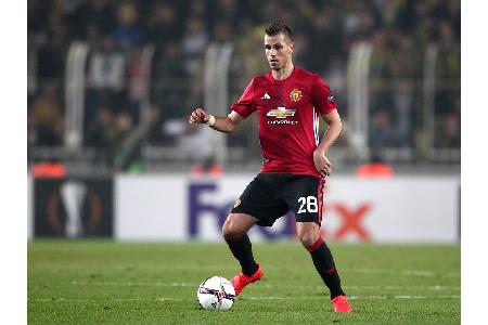 Nachdem Morgan Schneiderlin bei ManUnited-Trainer José Mourinho auf das Abstellgleis geriet, folgte nun der Abschied aus Man...