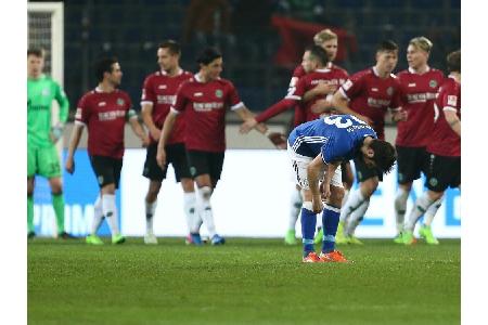 Hannover gewinnt bei Breitenreiter-Debüt gegen Schalke - Coke feiert Comeback