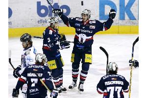 DEL-Play-offs: Berlin gewinnt wilden Schlagabtausch, München auf Kurs