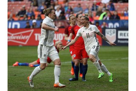 Knoten geplatzt: Mittag schießt DFB-Frauen gegen England zum Sieg