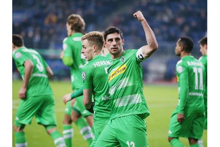 Eiskalt vom Punkt: Stindl und Raffael lassen Gladbach von Berlin träumen Eiskalt vom Punkt: Stindl und Raffael lassen Gladbach von Berlin träumen