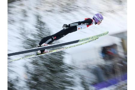 Skispringen: Wellinger übernimmt Führung in der 