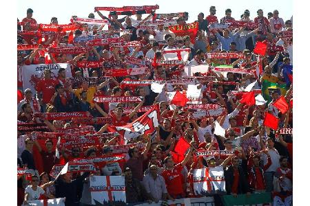 Obszöne Gesänge: Sevilla-Fans müssen draußen bleiben