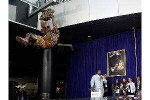 Überlebensgroße Statue von O'Neal in Los Angeles enthüllt
