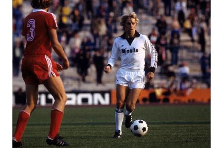 Mit 6:1 Toren fertigen die Hessen den großen FCB ab. Uli Hoeneß, Gerd Müller und Karl-Heinz Rummenigge sehen kein Land gegen...