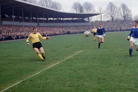 Stan Libuda und der BVB sind es, die am 23. Spieltag der Saison 1965/66 die Schlagzeilen bestimmen. Grund ist der 7:0-Sieg i...