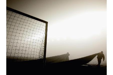 43.000 Zuschauer sehen am 12. November 1966 den 6:2-Heimsieg des BVB im Stadion Rote Erde bzw. sehen ihn nicht. Der dichte N...