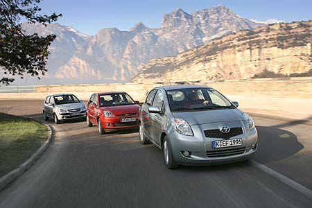 Der neue Toyota Yaris trifft mit Ford Fiesta und Hyundai Getz auf frisch überarbeitete Rivalen. Der neue Toyota Yaris trifft mit Ford Fiesta und Hyundai Getz auf frisch überarbeitete Rivalen.