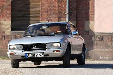 Die Karosserie glänzt in silber metallic - der Lieblingsfarbe von Sergio Pininfarina, wenn es darum geht, Studien auf Autosa...