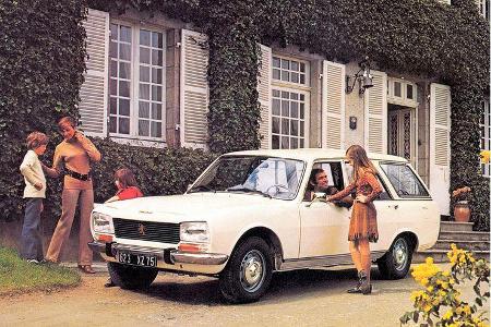 Auto-Mode im Stil der Zeit. 504 Break von 1971.