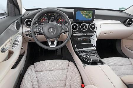 Mercedes C400 4Matic, Cockpit
