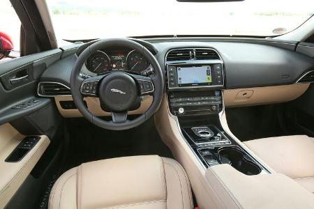 Jaguar XE 20d, Cockpit