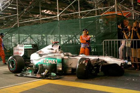 Michael Schumacher Mercedes Crash GP Singapur 2011