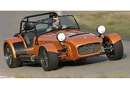 Mit 71,9 km/h durcheilt der Caterham CSR 200 den Slalomparcours.