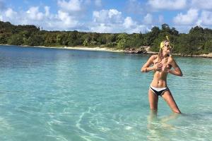 Toni Garrn: Oben ohne in der Karibik
