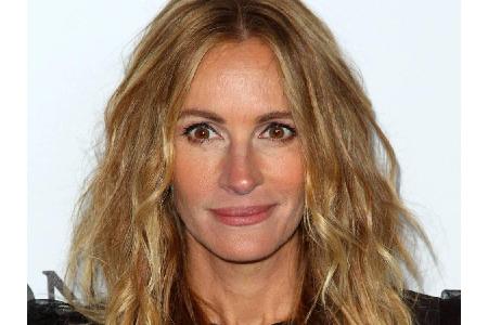 Ja und was soll man sagen, das ist Julia Roberts bei der amfAR Gala in Los Angeles Mitte Oktober 2017 - zwei Wochen vor ihre...