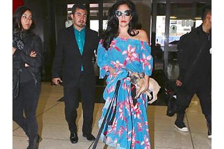 Für sie ist ein Hund nicht nur ein Haustier, sondern auch ein Accessoire: Lady Gaga (31) zeigt sich gern mit ihren Vierbeine...