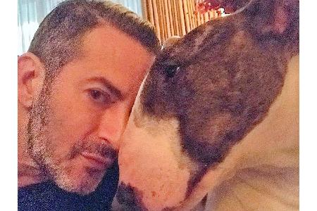 Sein Hund Neville hat sogar einen eigenen Instagram-Account. Darauf zeigt der Vierbeiner von Marc Jacobs (54), wie sehr in s...