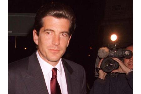 Gemeinsam mit John F. Kennedy Jr. besuchte er die New York City's Collegiate School, die beiden waren enge Freunde. Kennedy ...