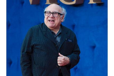 Vor seiner Schauspielkarriere war Danny DeVito (72) Kosmetiker im Schönheitssalon seiner Schwester und ging an die American ...