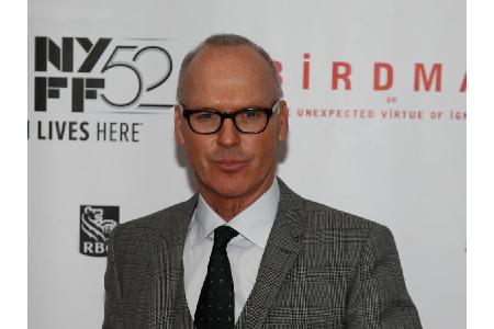 Schauspieler Michael Keaton (66) mag seine Brillen wiederum im Retro-Look.