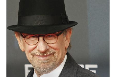 Dagegen ist Star-Regisseur Steven Spielberg (70) eigentlich nie ohne Brille zu sehen. Meist trägt er ein Modell mit runden G...
