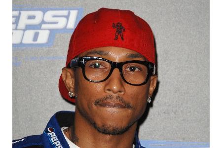 Star-Produzent Pharrell Williams (44) scheut ebenfalls nicht davor zurück, sich in der Öffentlichkeit mit Brille zu zeigen.