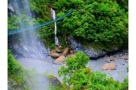 Wer den atemberaubenden Ausblick über die Marmor-Schlucht im Taroko-Nationalpark genießen möchte, muss schon schwindelfrei s...
