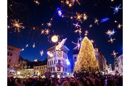 Kaum eine Stadt erstrahlt im Dezember so schön wie das slowenische Ljubljana. Der komplette Altstadtkern verwandelt sich in ...