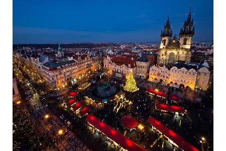 Und auch Prag lässt sich nicht lumpen. Die altehrwürdigen Fassaden liefern die perfekte Kulisse für Weihnachtsmärkte. Am Wen...