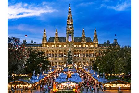Der Wiener Christkindlmarkt auf dem Rathausplatz (18.11.-26.12.) muss sich keineswegs verstecken. Allein die Kulisse lohnt e...