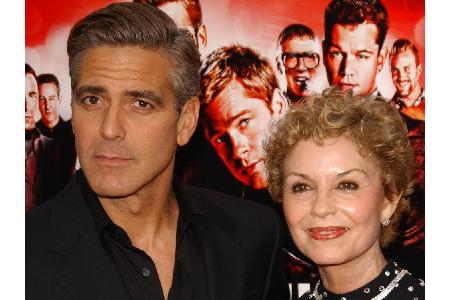 Selbst George Clooney (56) ist ein richtiges Muttersöhnchen. Zu Problemen mit Ehefrau Amal führt dies zum Glück aber nicht. ...
