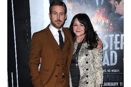 Schauspieler Ryan Gosling (36) zeigt sich gar häufiger mit seiner Mutter auf dem roten Teppich als mit seiner Lebensgefährti...