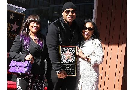 Rapper und Schauspieler LL Cool J (49) mit seiner Mutter Ondrea und seiner Frau Simone. Fun Fact: Sein Album 
