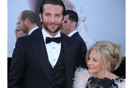 Bradley Cooper (42) liebt seine Mutter Gloria so sehr, dass er ihr ihre Teleshopping-Sucht verzeiht - auch wenn sie anschein...