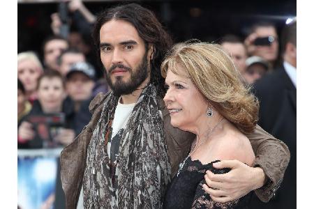 Wenn es um seine Mama geht, scheint Komiker Russell Brand (42) einen besonderen Beschützerinstinkt zu haben. Schon alleine d...