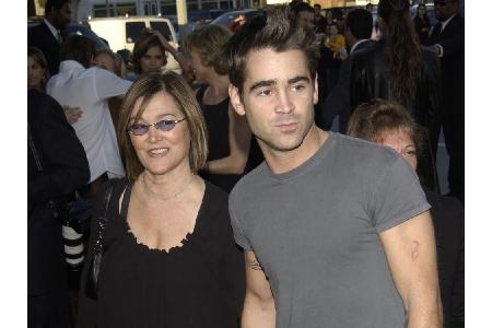 Bei seiner Mutter wird selbst Bad Boy Colin Farrell (41) ganz handzahm. Zum Muttertag wurde er einst dabei fotografiert, wie...