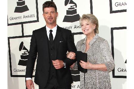 R&B-Sänger Robin Thicke (40) ist nicht der einzige talentierte Künstler in der Familie. Auch seine Mutter Gloria Loring ist ...