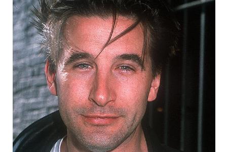 William Baldwin (54), der Bruder von Alec Baldwin (59), übernahm im Original die Rolle des Joe Hurley. Er ließ sich als Zwei...