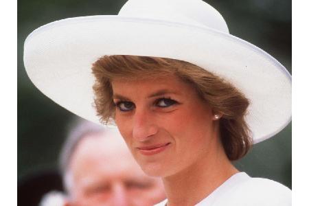 80er: Ganz anders: Lady Diana, die einen unfassbaren modischen Einfluss hatte. Was sie trug, war sofort ausverkauft.
