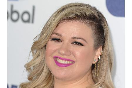 Bei Kelly Clarkson lief nicht immer alles rund. Als ihr an der Schule ein dünneres, weniger talentiertes Mädchen eine Musica...