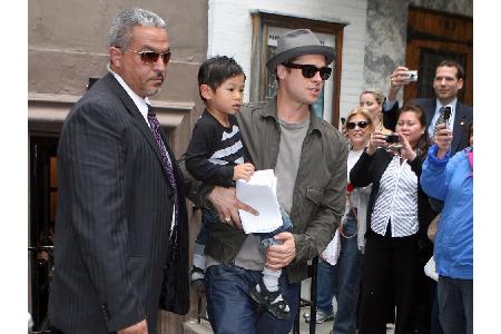 Im März 2007 wird ein weiteres Kind in die Brangelina-Familie aufgenommen. Der dreijährige Pax Thien wurde in Vietnam gebore...